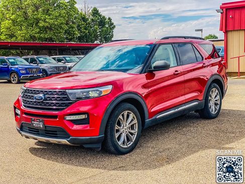 Used 2020 Ford Explorer XLT w/ Equipment Group 202A RWD image 4