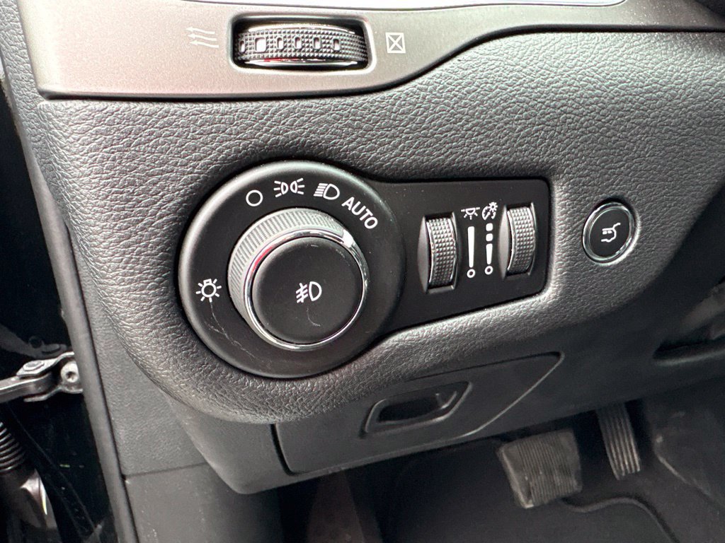 Used 2020 Jeep Cherokee High Altitude AWD/4WD image 13