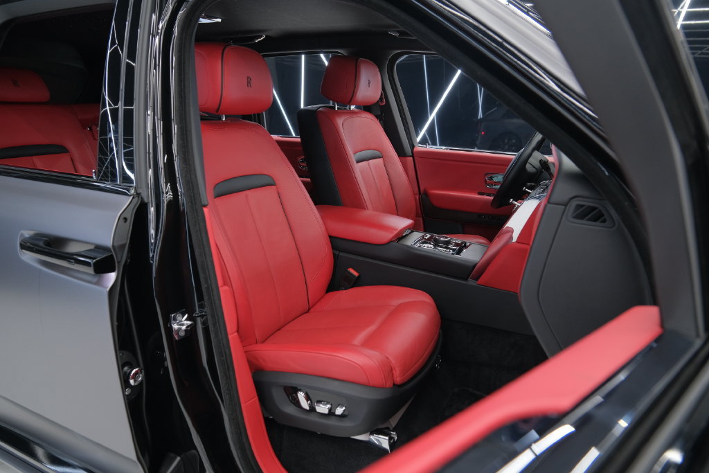 Used 2022 Rolls-Royce Cullinan AWD/4WD image 17