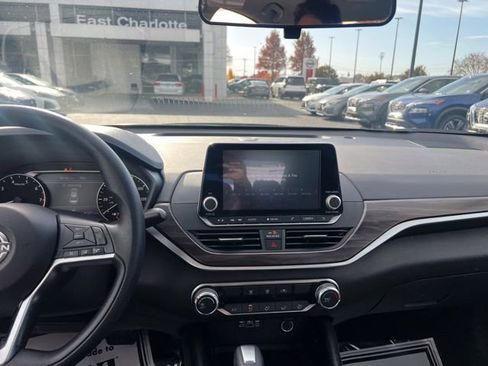 Used 2023 Nissan Altima 2.5 SV image 16