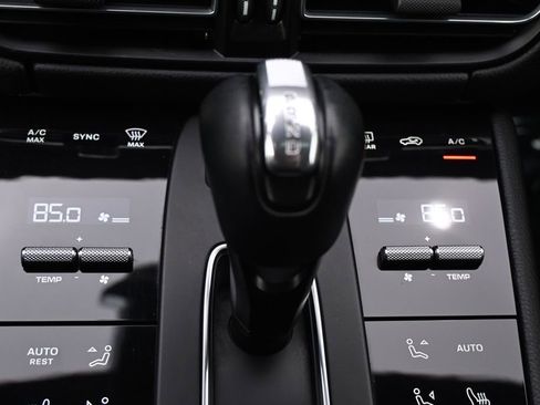 Used 2022 Porsche Macan AWD/4WD image 36