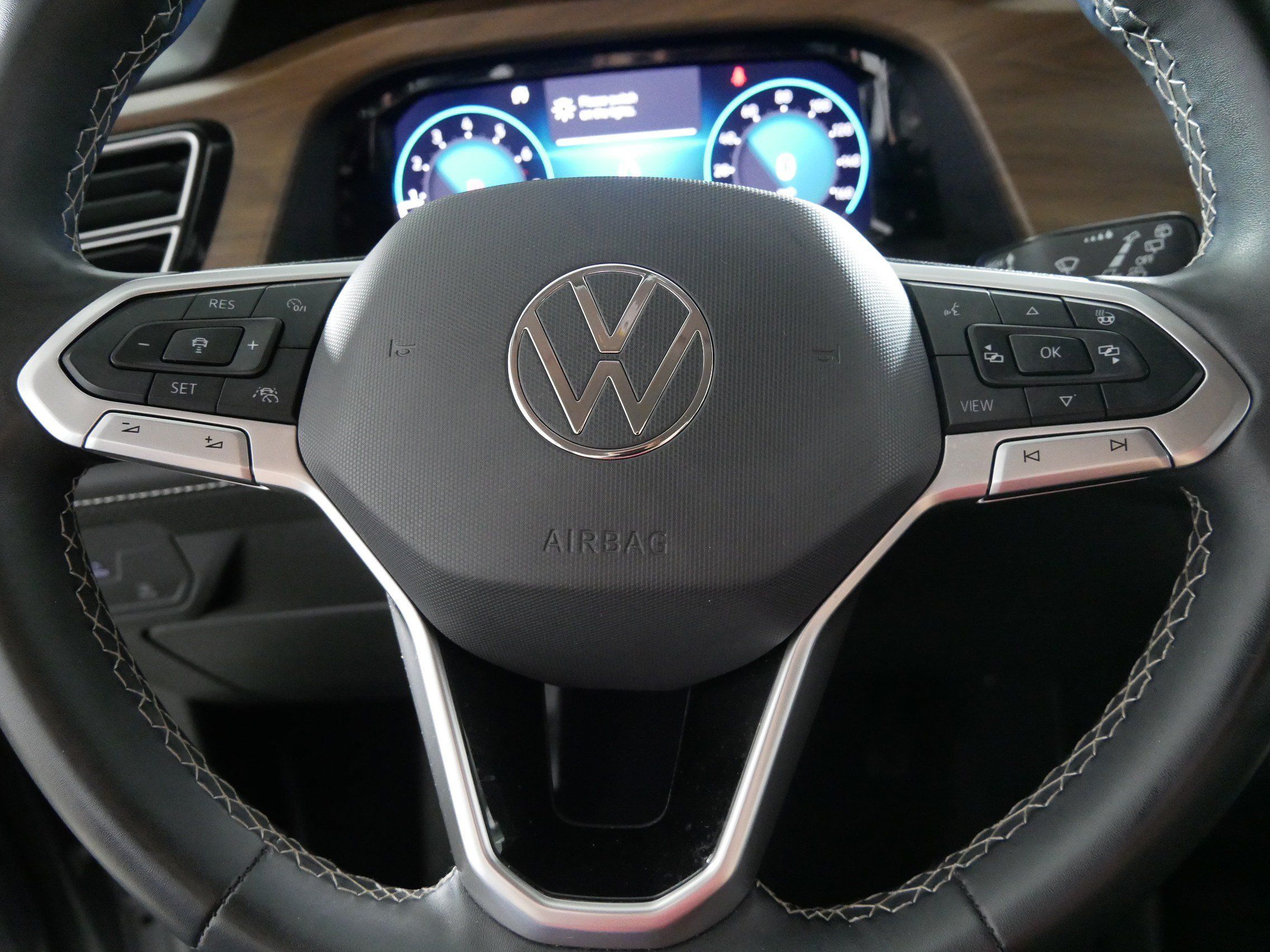 Used 2024 Volkswagen Atlas SE AWD/4WD image 25
