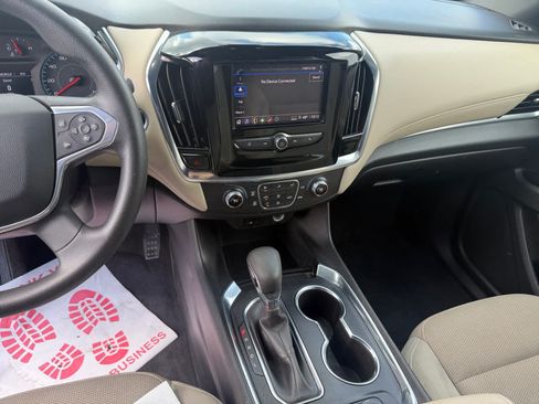 Used 2022 Chevrolet Traverse LS FWD image 15
