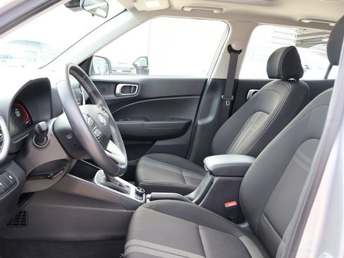 Used 2025 Hyundai Venue SEL FWD image 21