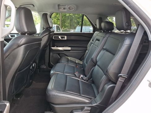 Used 2020 Ford Explorer XLT w/ Equipment Group 202A AWD/4WD image 10
