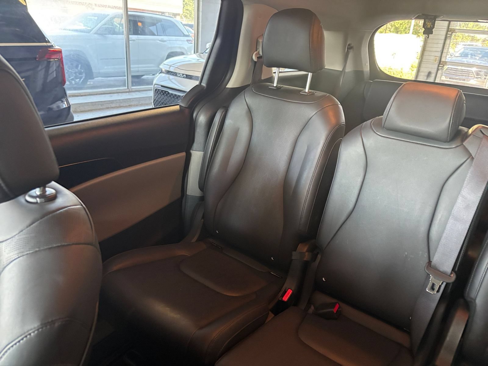 Used 2026 Kia Carnival FWD image 41