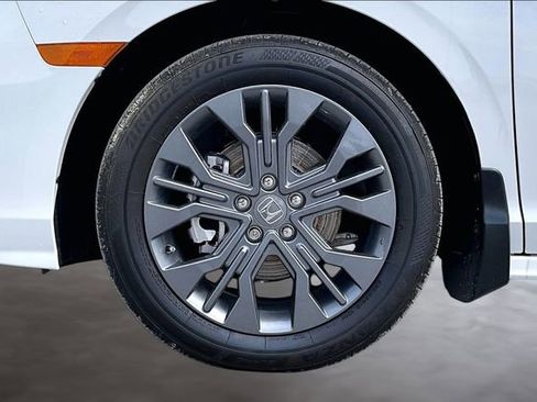 New 2026 Honda Odyssey Touring image 13