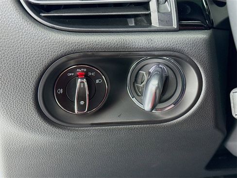 Certified 2025 Porsche Macan image 15