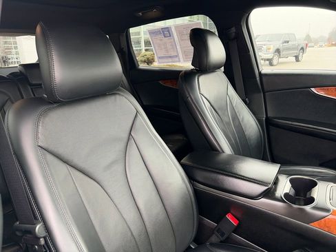 Used 2019 Lincoln Nautilus Reserve image 12