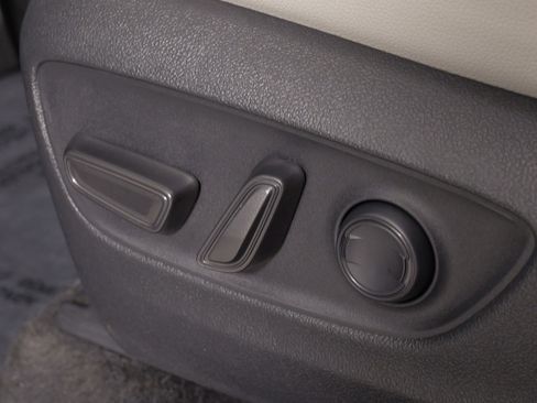 Used 2024 Toyota Grand Highlander XLE image 39