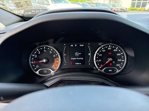 Used 2023 Jeep Renegade Latitude AWD/4WD image 11