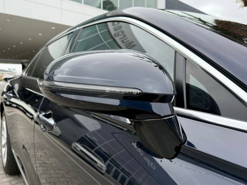 Used 2021 Bentley Flying Spur V8 image 13