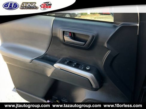 Used 2018 Toyota Tacoma SR5 AWD/4WD image 12