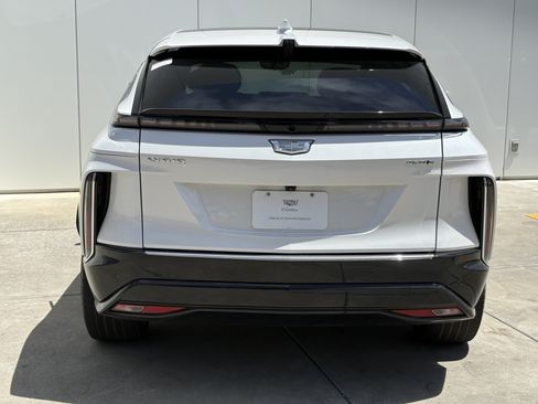 Certified 2024 Cadillac Lyriq Luxury RWD image 8