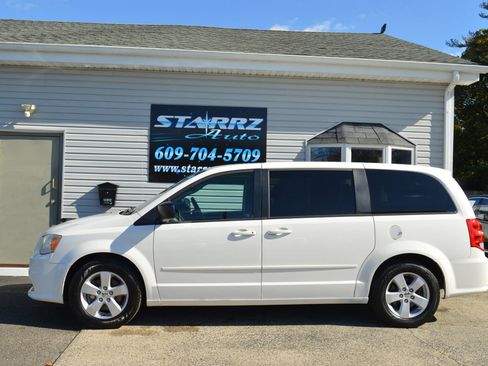 Used 2013 Dodge Grand Caravan SE image 2