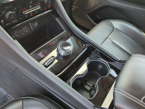 Used 2023 Jeep Grand Cherokee Limited w/ Black Appearance Package AWD/4WD image 23