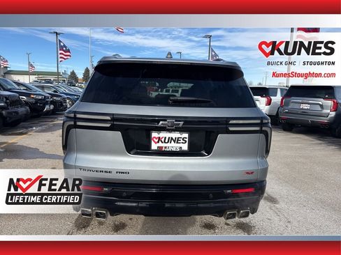 Used 2025 Chevrolet Traverse RS image 10