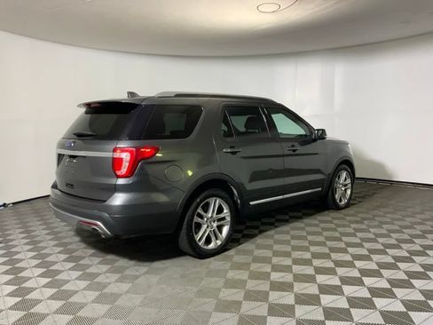 Used 2017 Ford Explorer XLT w/ Equipment Group 202A FWD image 5