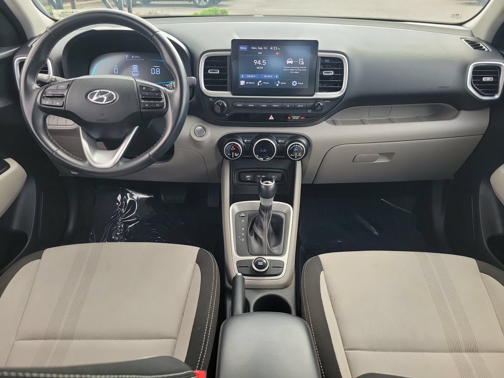 Used 2025 Hyundai Venue SEL FWD image 11