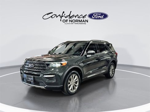 Used 2022 Ford Explorer XLT w/ Equipment Group 202A image 3
