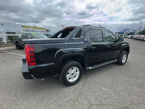 Used 2011 Chevrolet Avalanche LT w/ Luxury Package AWD/4WD image 3