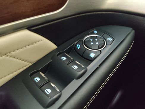 Used 2018 Ford Explorer Platinum image 27