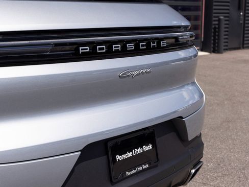Certified 2025 Porsche Cayenne Base image 12