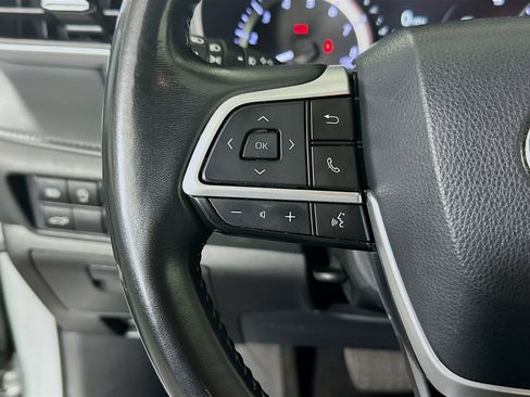 Used 2023 Toyota Highlander LE image 16