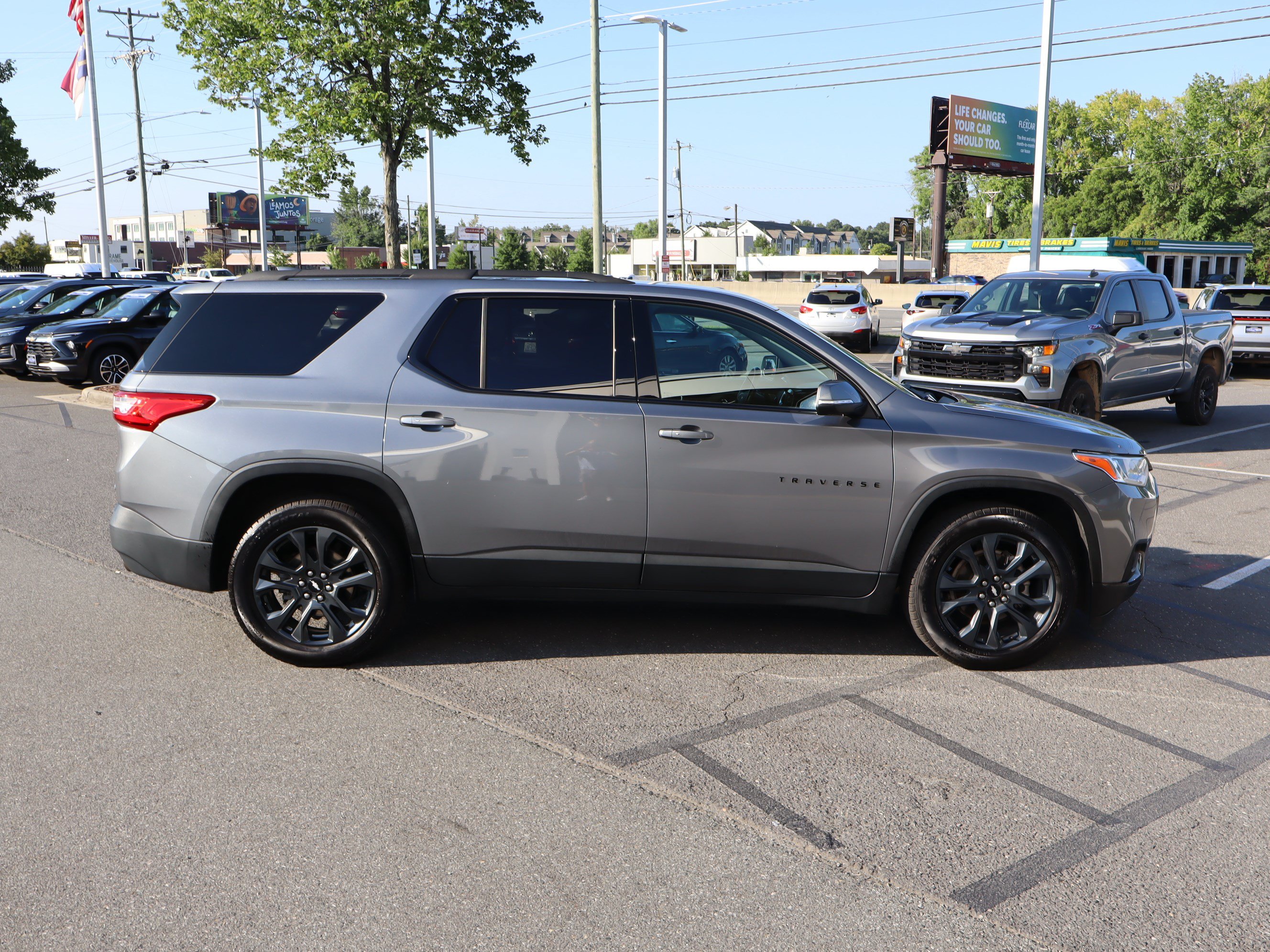 Used 2021 Chevrolet Traverse RS FWD image 11