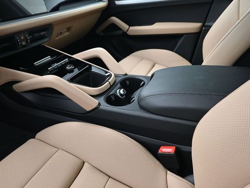 New 2026 Porsche Cayenne image 21