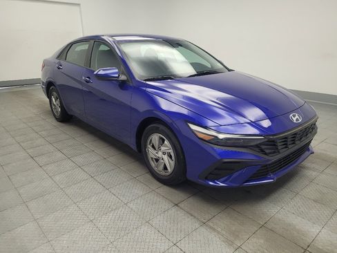 Used 2025 Hyundai Elantra SE FWD image 13
