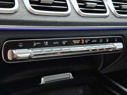 Used 2025 Mercedes-Benz GLE 450e 4MATIC image 13