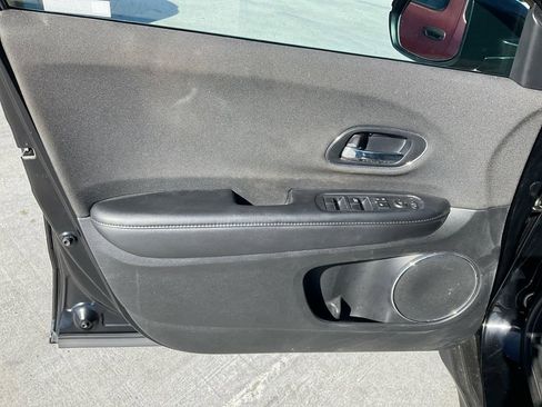 Used 2022 Honda HR-V EX image 11