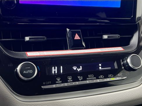 Used 2025 Toyota Corolla LE image 26