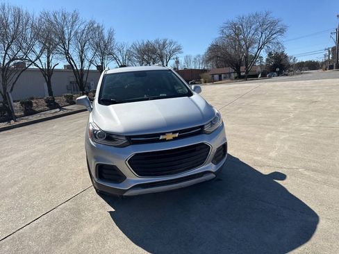Used 2018 Chevrolet Trax LT image 3