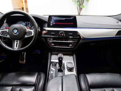 Used 2018 BMW M5 image 5