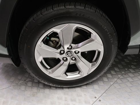 Certified 2021 Toyota RAV4 XLE Premium AWD/4WD image 4