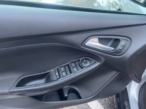 Used 2018 Ford Focus SE image 12