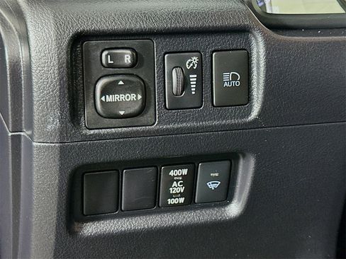 Used 2022 Toyota 4Runner SR5 Premium image 10