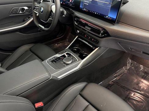 Used 2025 BMW 330i Sedan w/ Convenience Package image 31