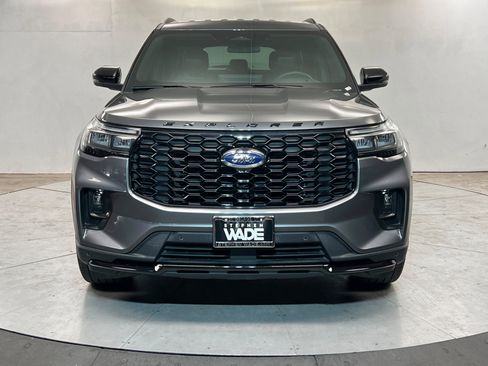 Used 2025 Ford Explorer ST-Line w/ ST-Line Street Pack image 9