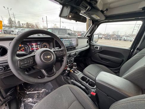 Used 2025 Jeep Wrangler Willys image 18