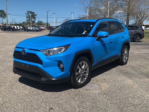 Used 2021 Toyota RAV4 XLE Premium image 5