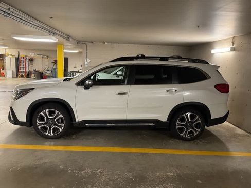 Used 2023 Subaru Ascent Touring AWD/4WD image 2