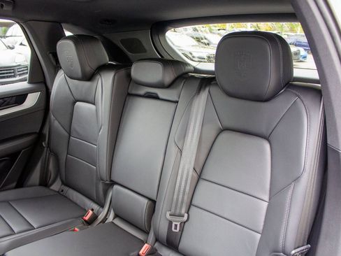 Used 2024 Porsche Cayenne w/ Premium Package image 22