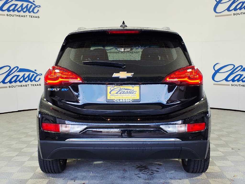 Used 2021 Chevrolet Bolt Premier w/ Infotainment Package FWD image 4