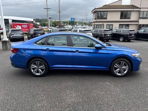 Used 2024 Volkswagen Jetta SE FWD image 6