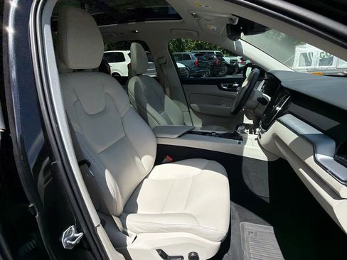 Used 2019 Volvo XC60 T5 Momentum w/ Premium Package FWD image 20