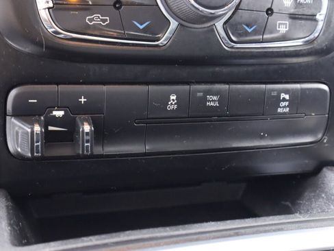 Used 2017 RAM 2500 SLT w/ Luxury Group AWD/4WD image 23