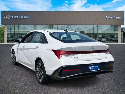 Certified 2025 Hyundai Elantra SEL FWD image 4
